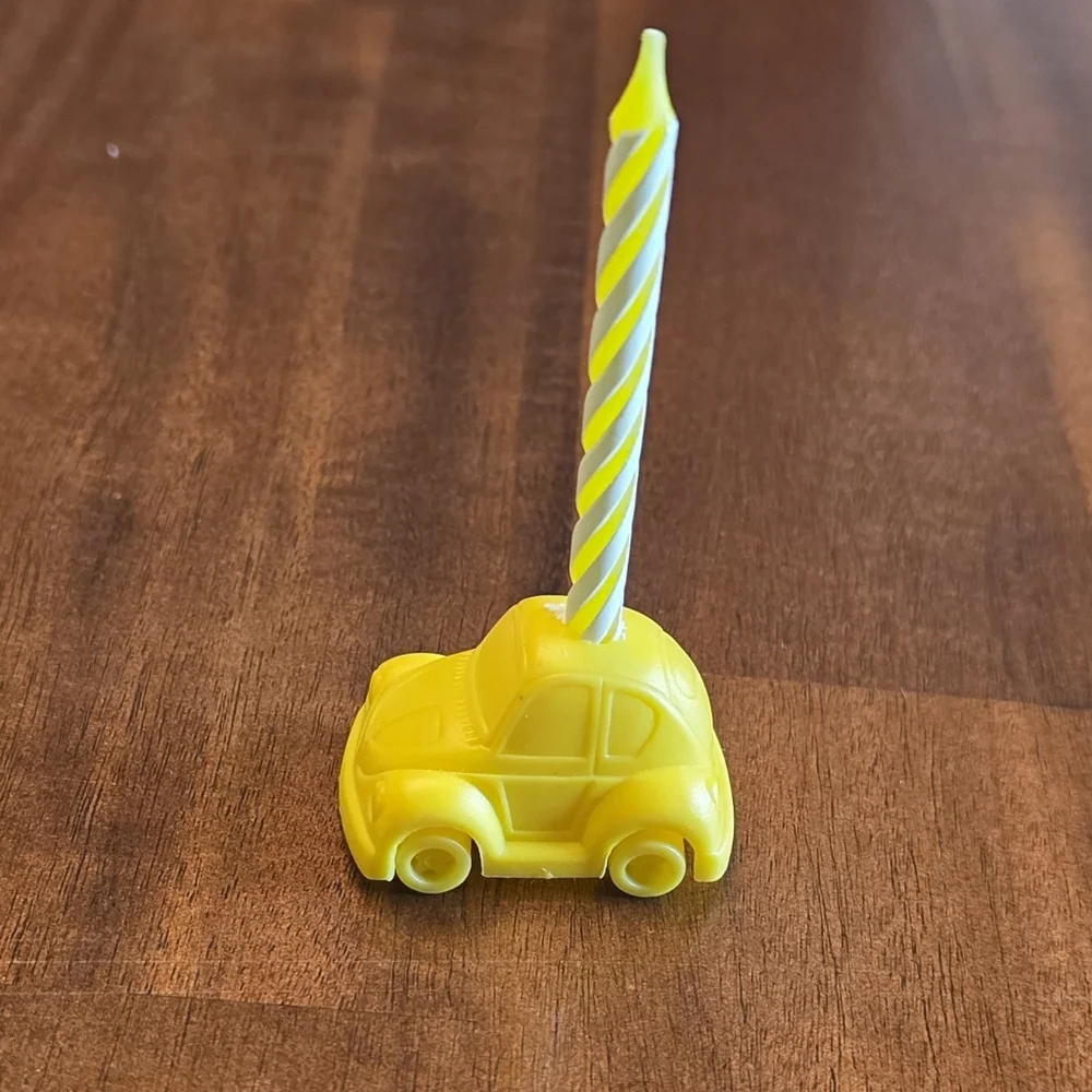 Novelty birthday candle Volkswagen Beetle car design with 22 fitted candles.